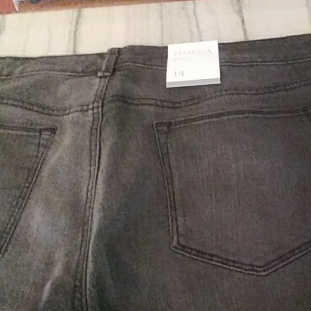 Shorts - Picture 6 of 6